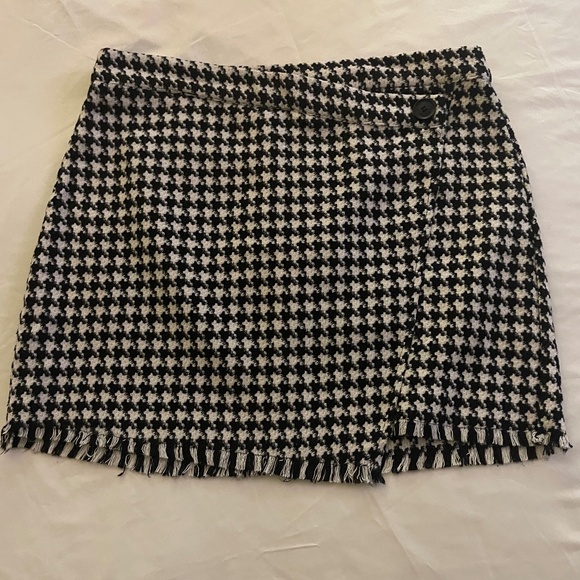 ✨ SO Black Corduroy Mini Skirt - Size XL - New Without Tags ✨ - Picture 3 of 7